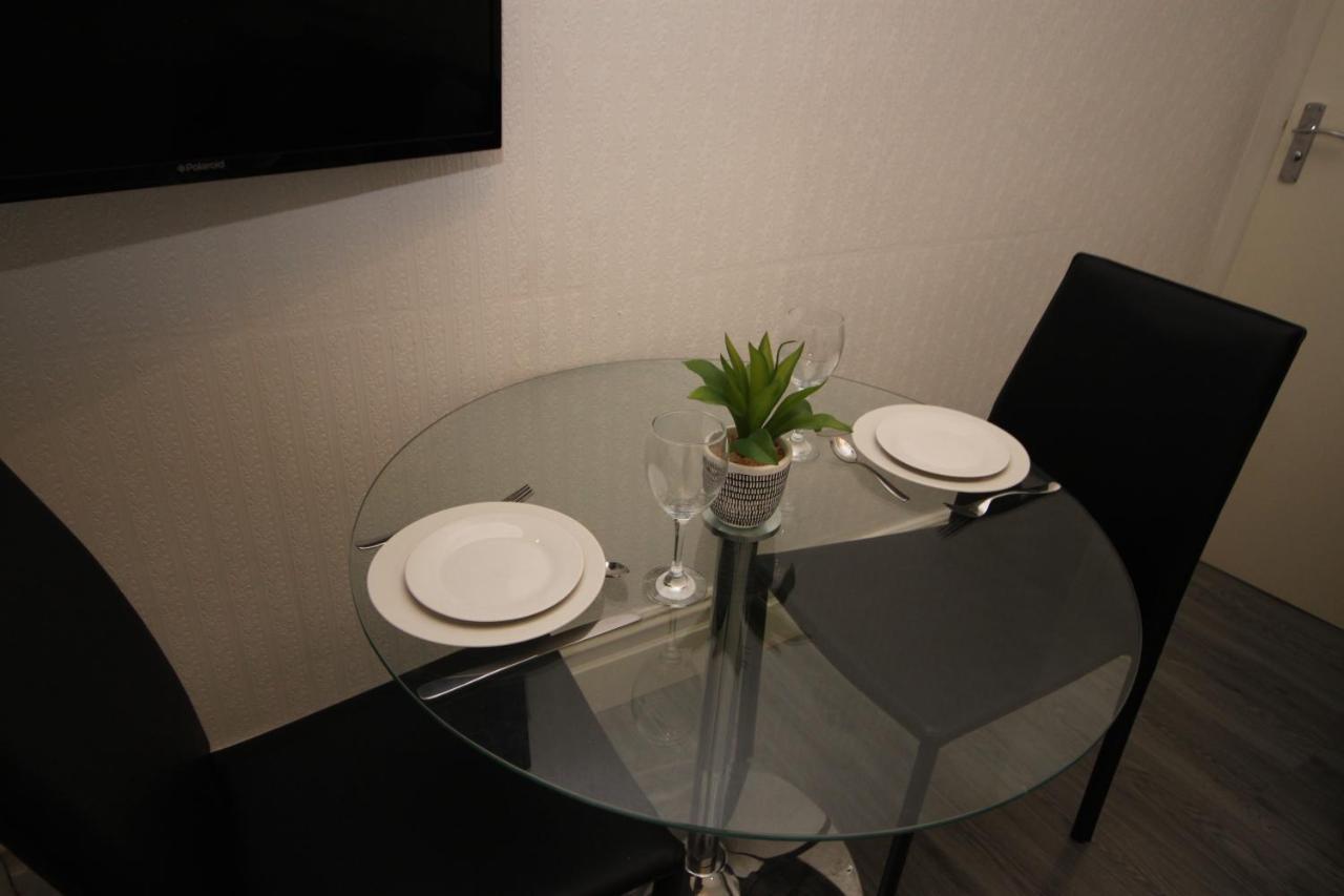 Barton Beachside - Stylish Studio Apartment, Double & Single - Central Beach & Promenade Location - Over 21'S, Family Friendly Only, Id Required Блэкпул Экстерьер фото