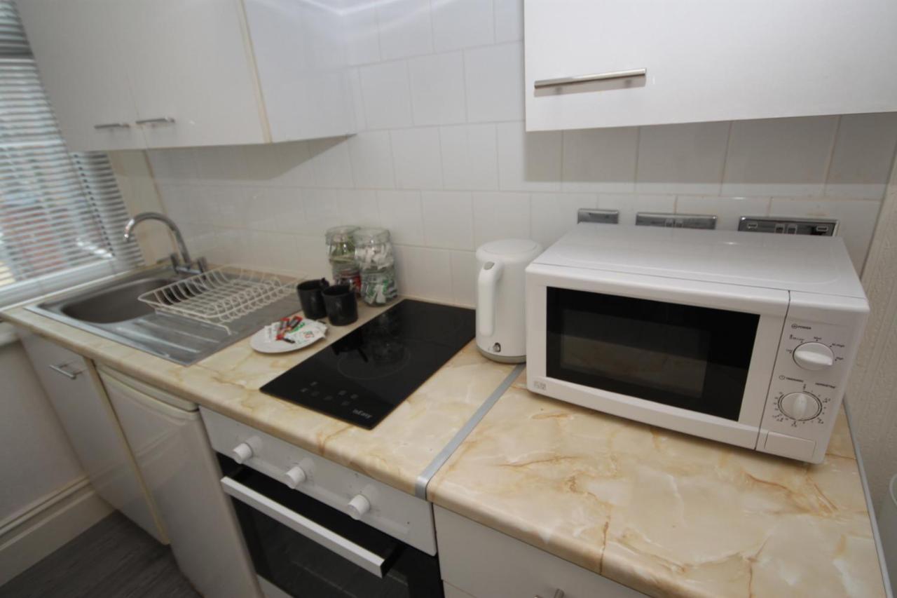 Barton Beachside - Stylish Studio Apartment, Double & Single - Central Beach & Promenade Location - Over 21'S, Family Friendly Only, Id Required Блэкпул Экстерьер фото