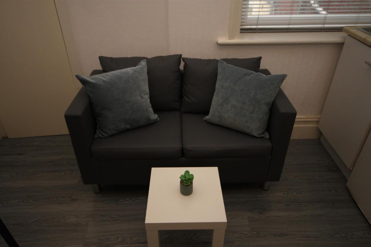 Barton Beachside - Stylish Studio Apartment, Double & Single - Central Beach & Promenade Location - Over 21'S, Family Friendly Only, Id Required Блэкпул Экстерьер фото