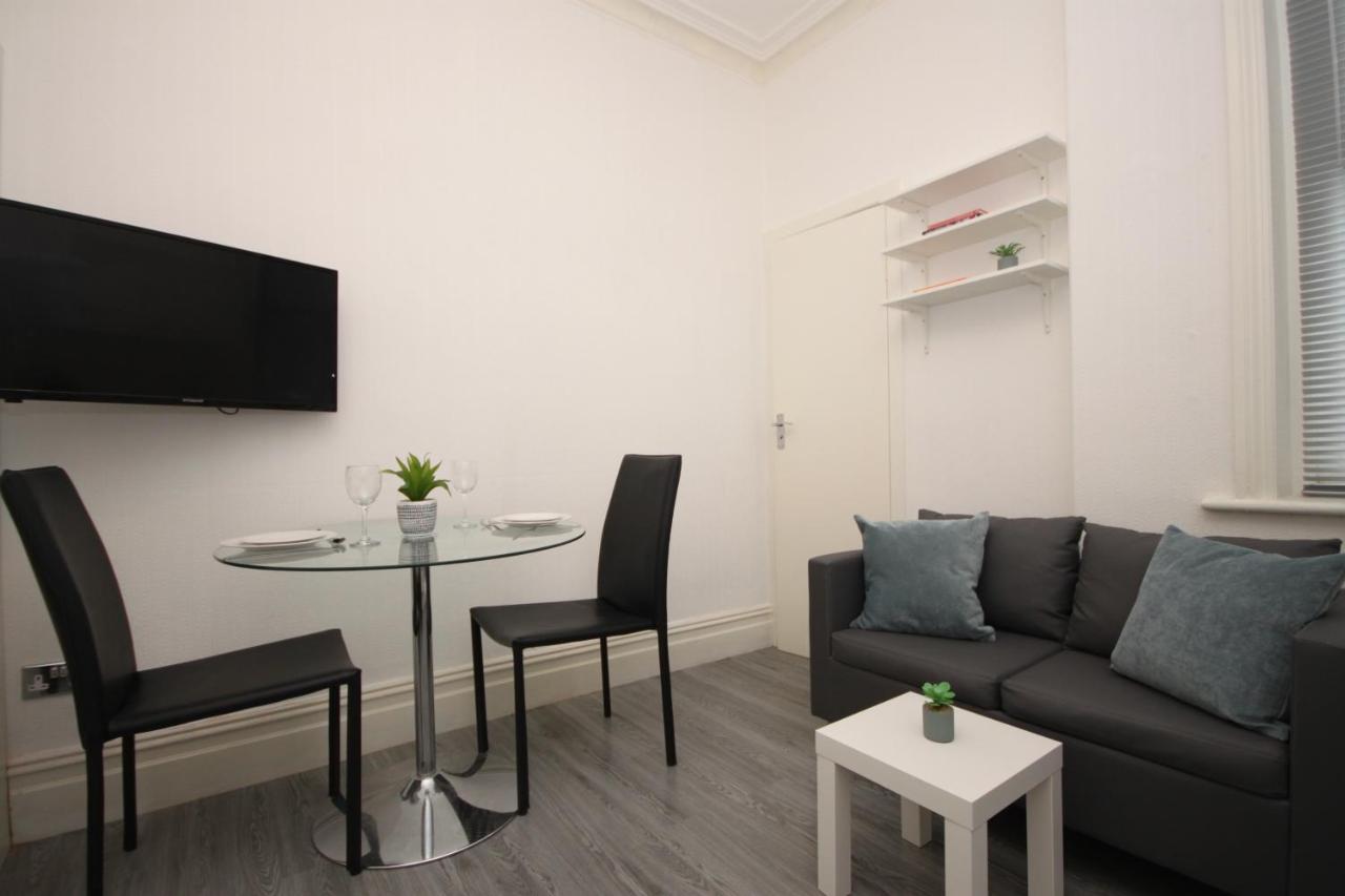 Barton Beachside - Stylish Studio Apartment, Double & Single - Central Beach & Promenade Location - Over 21'S, Family Friendly Only, Id Required Блэкпул Экстерьер фото