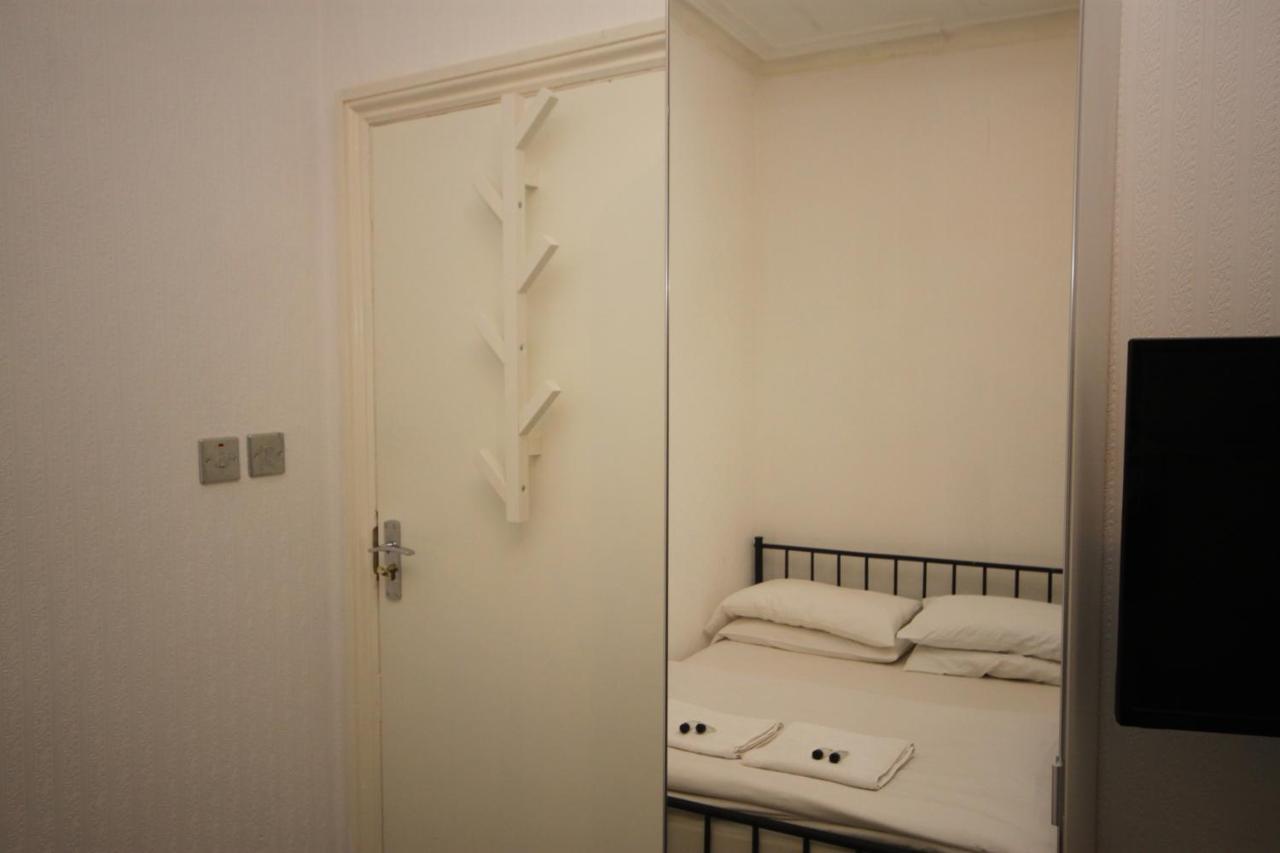 Barton Beachside - Stylish Studio Apartment, Double & Single - Central Beach & Promenade Location - Over 21'S, Family Friendly Only, Id Required Блэкпул Экстерьер фото