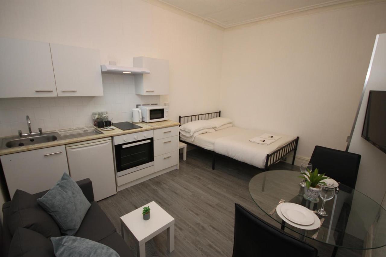 Barton Beachside - Stylish Studio Apartment, Double & Single - Central Beach & Promenade Location - Over 21'S, Family Friendly Only, Id Required Блэкпул Экстерьер фото