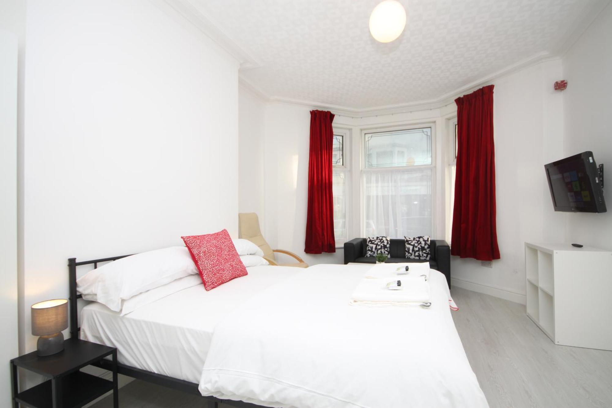 Barton Beachside - Stylish Studio Apartment, Double & Single - Central Beach & Promenade Location - Over 21'S, Family Friendly Only, Id Required Блэкпул Экстерьер фото