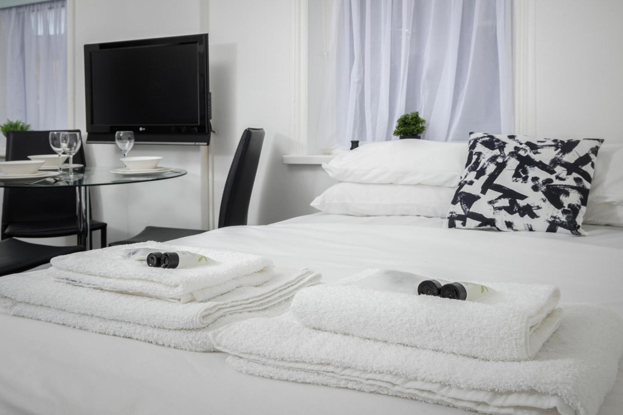 Barton Beachside - Stylish Studio Apartment, Double & Single - Central Beach & Promenade Location - Over 21'S, Family Friendly Only, Id Required Блэкпул Экстерьер фото