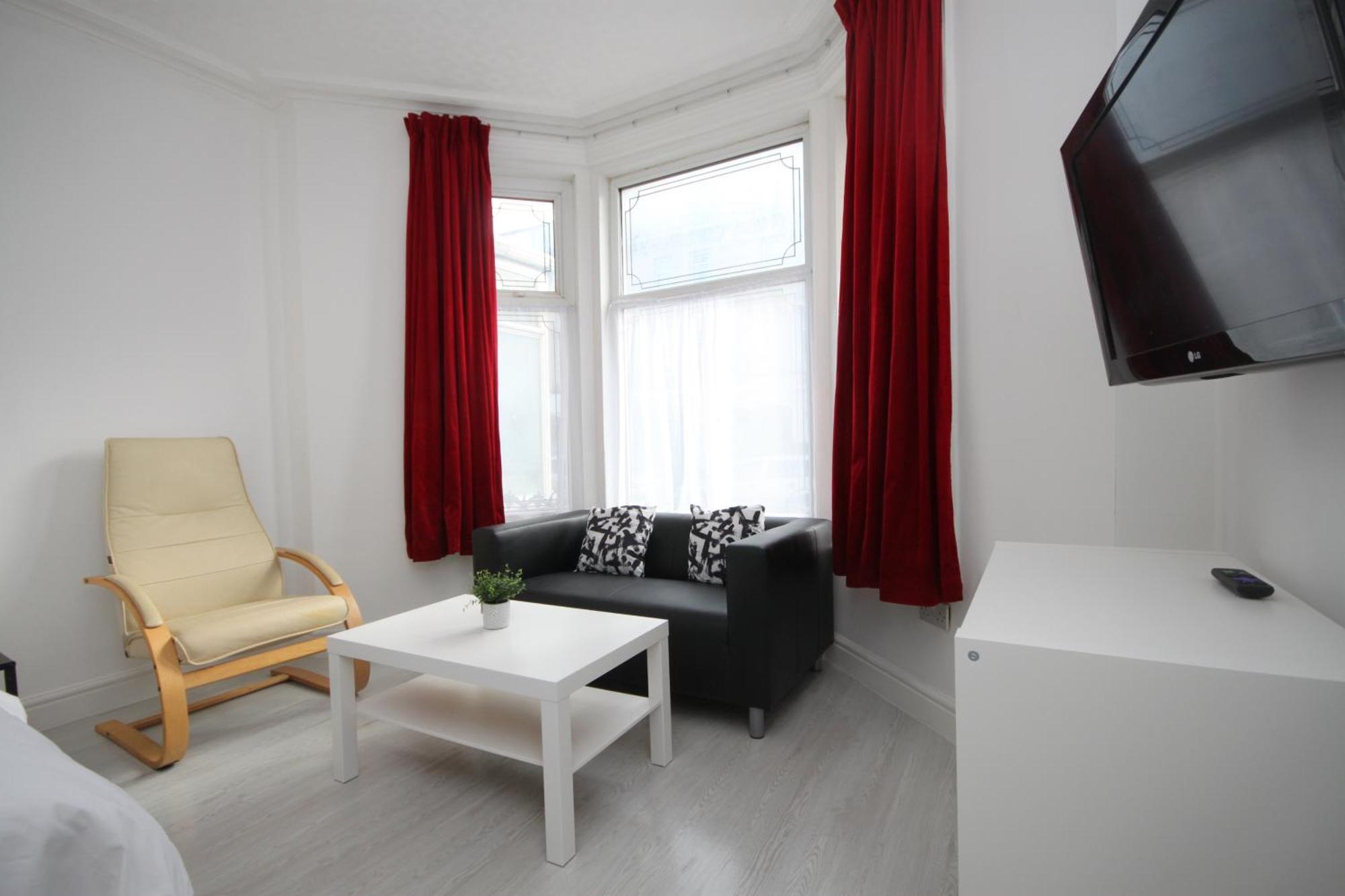 Barton Beachside - Stylish Studio Apartment, Double & Single - Central Beach & Promenade Location - Over 21'S, Family Friendly Only, Id Required Блэкпул Экстерьер фото
