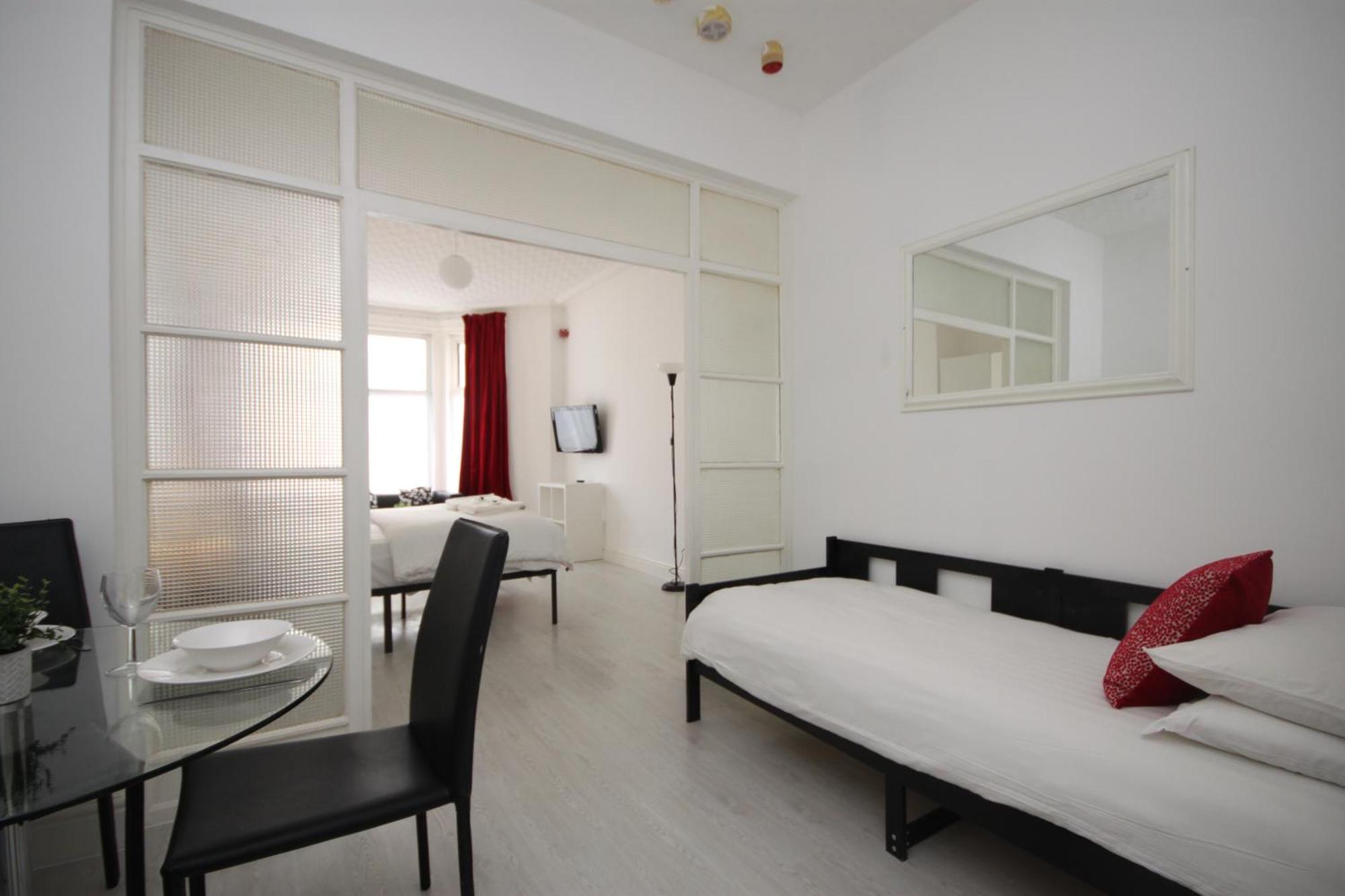 Barton Beachside - Stylish Studio Apartment, Double & Single - Central Beach & Promenade Location - Over 21'S, Family Friendly Only, Id Required Блэкпул Экстерьер фото