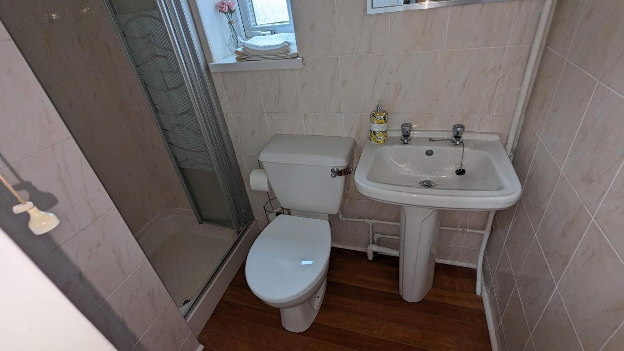 Barton Beachside - Stylish Studio Apartment, Double & Single - Central Beach & Promenade Location - Over 21'S, Family Friendly Only, Id Required Блэкпул Экстерьер фото
