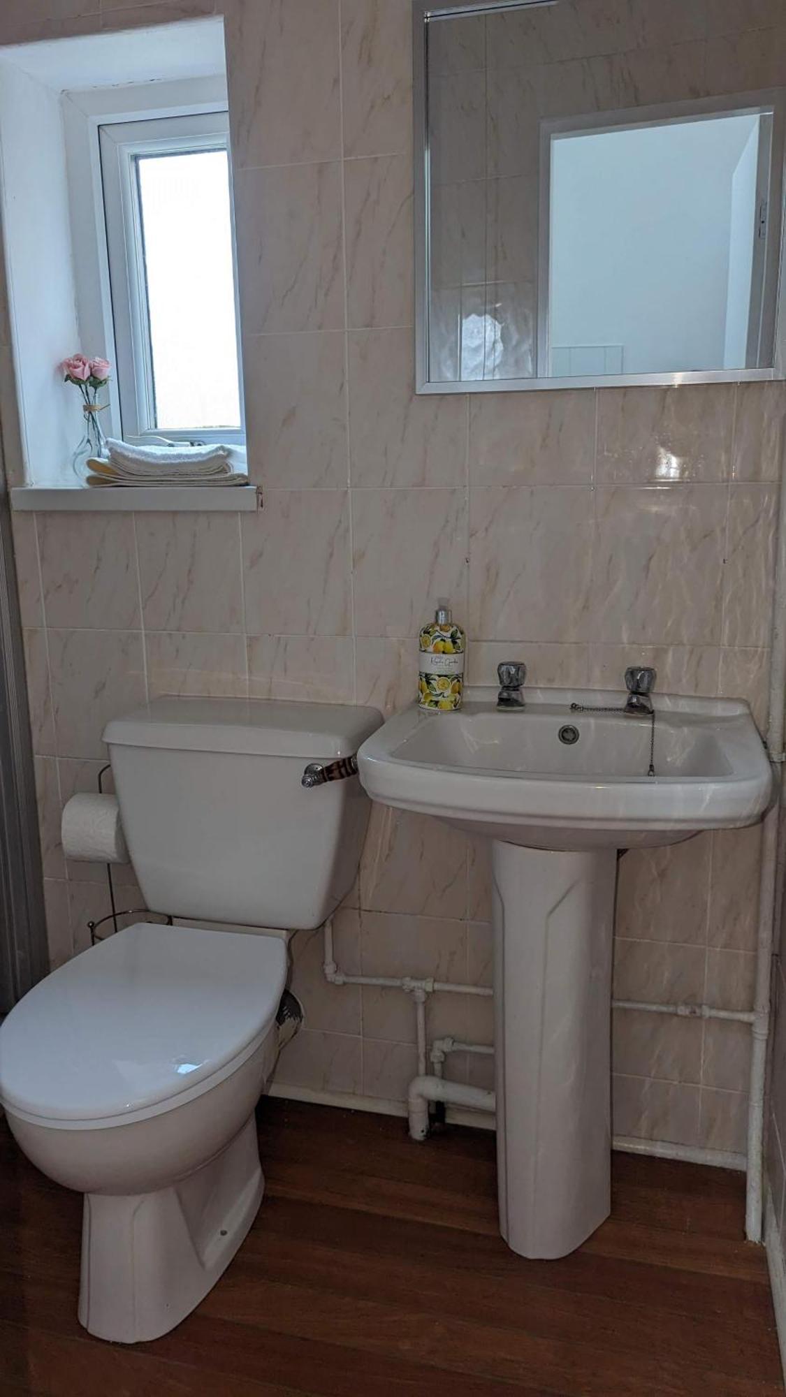 Barton Beachside - Stylish Studio Apartment, Double & Single - Central Beach & Promenade Location - Over 21'S, Family Friendly Only, Id Required Блэкпул Экстерьер фото
