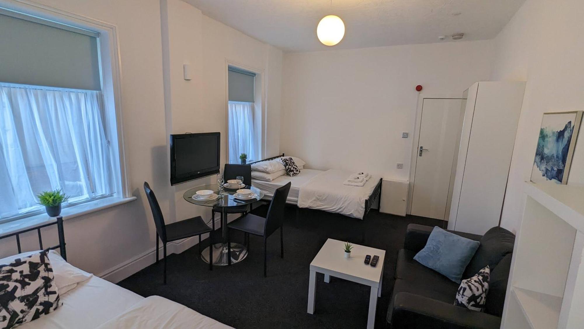 Barton Beachside - Stylish Studio Apartment, Double & Single - Central Beach & Promenade Location - Over 21'S, Family Friendly Only, Id Required Блэкпул Экстерьер фото