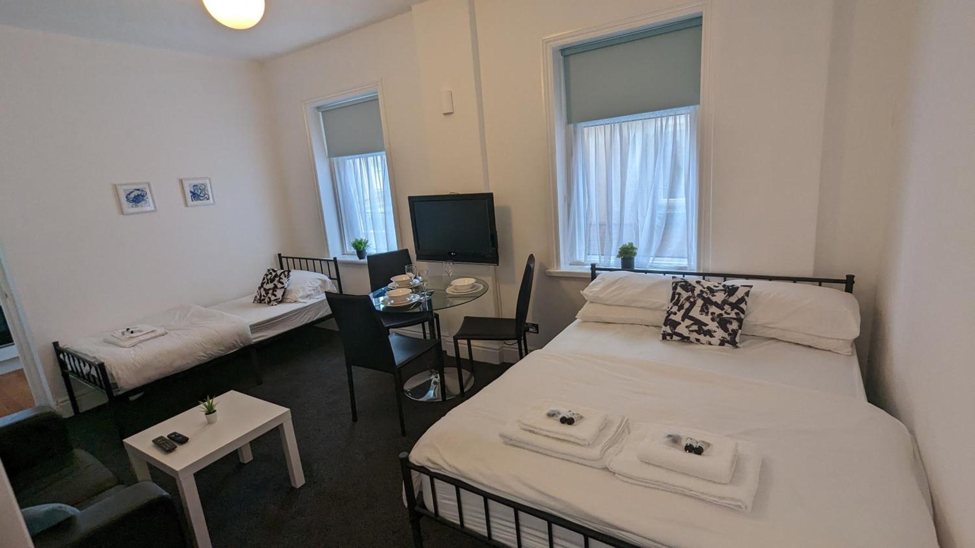 Barton Beachside - Stylish Studio Apartment, Double & Single - Central Beach & Promenade Location - Over 21'S, Family Friendly Only, Id Required Блэкпул Экстерьер фото